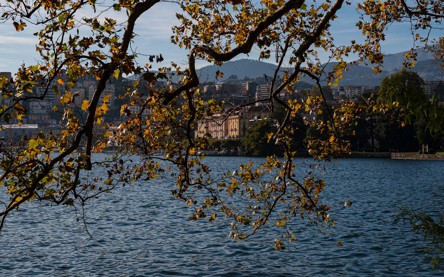Leuchtender Herbsttag in Lugano