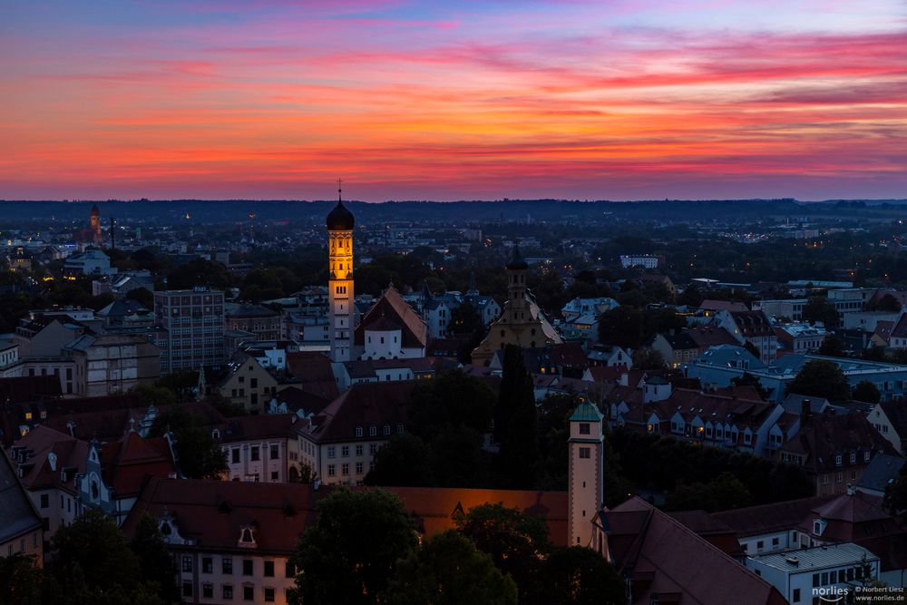 Leuchtender Himmel über Augsburg