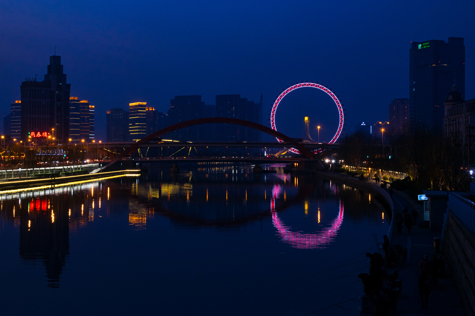 leuchtender Kringel oder Eye von Tianjin (China)