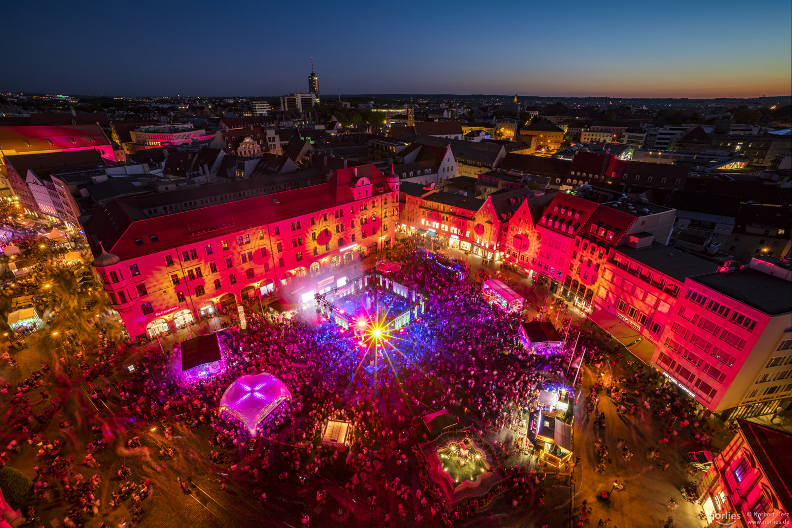 Leuchtender Rathausplatz