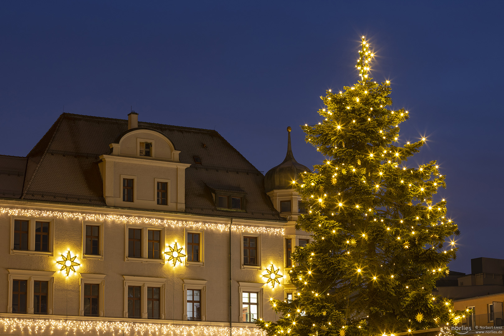 Leuchtender Rathausplatz