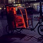 Leuchtendes Fahrradtaxi