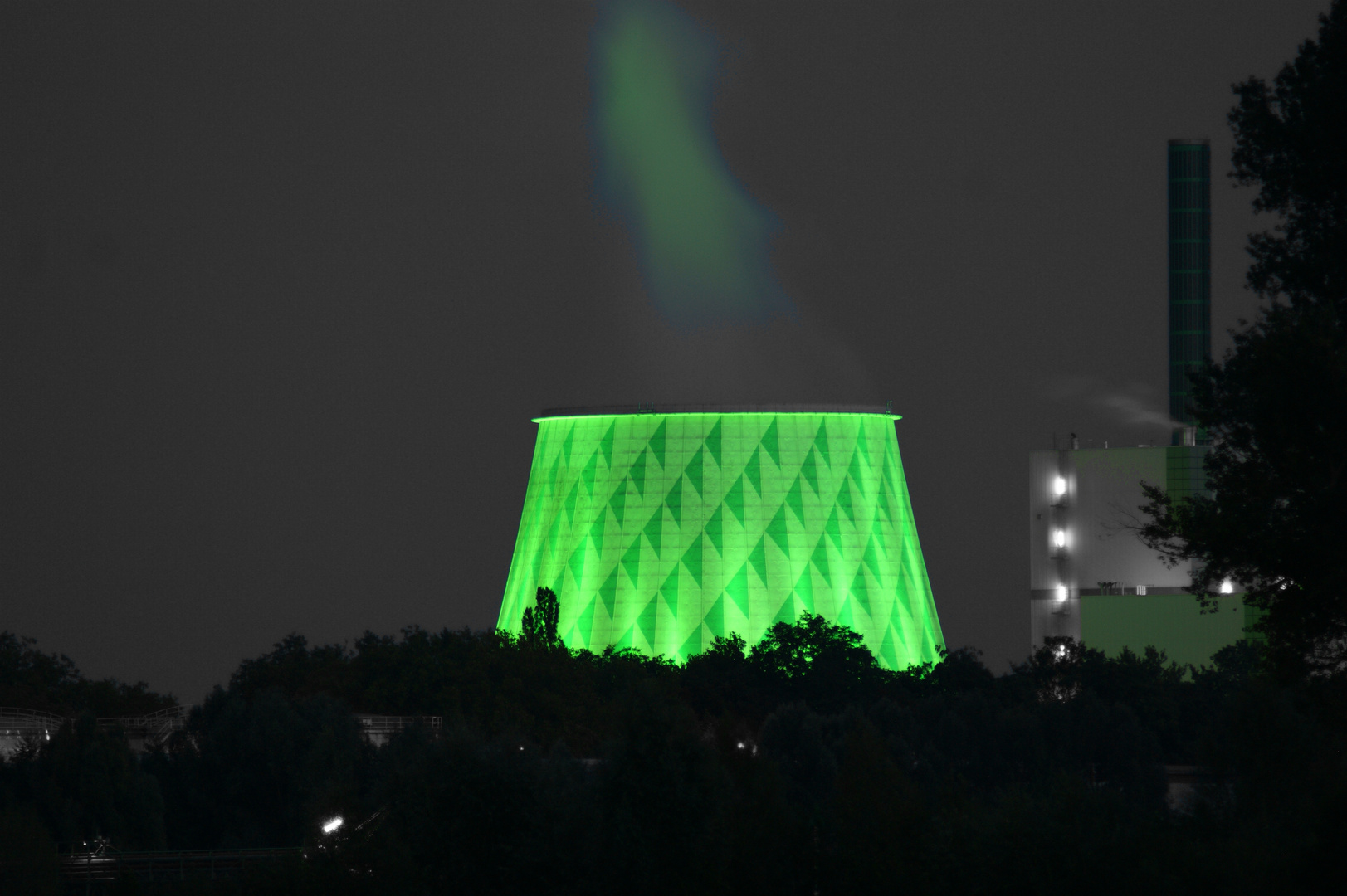 Leuchtener Kühlturm