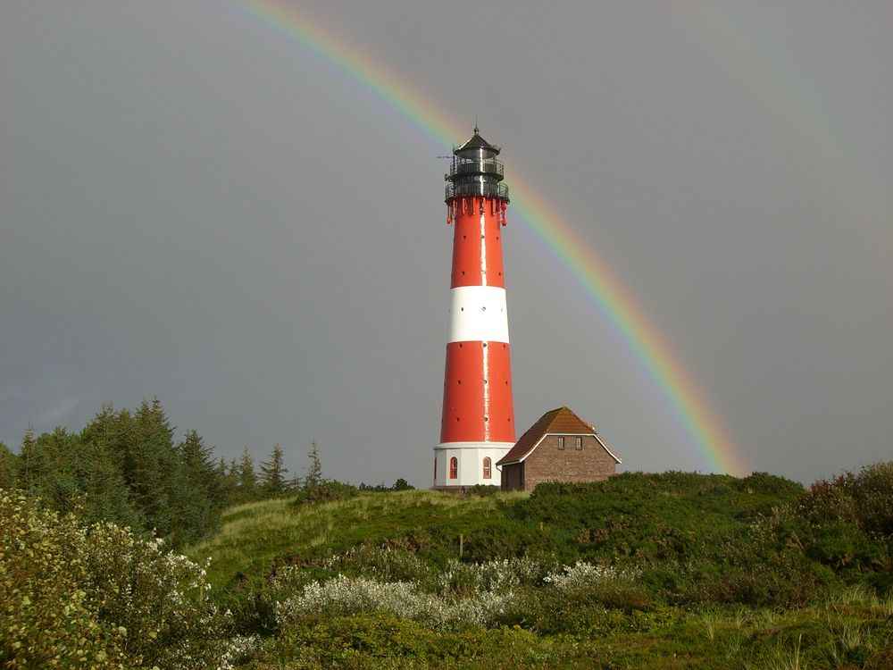 Leuchtfeuer Hörnum unter dem Regenbogen by gb105 