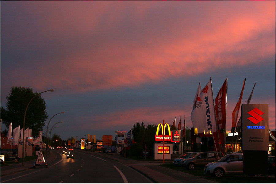 Leuchtreklame oder der Himmel ist doch stärker.