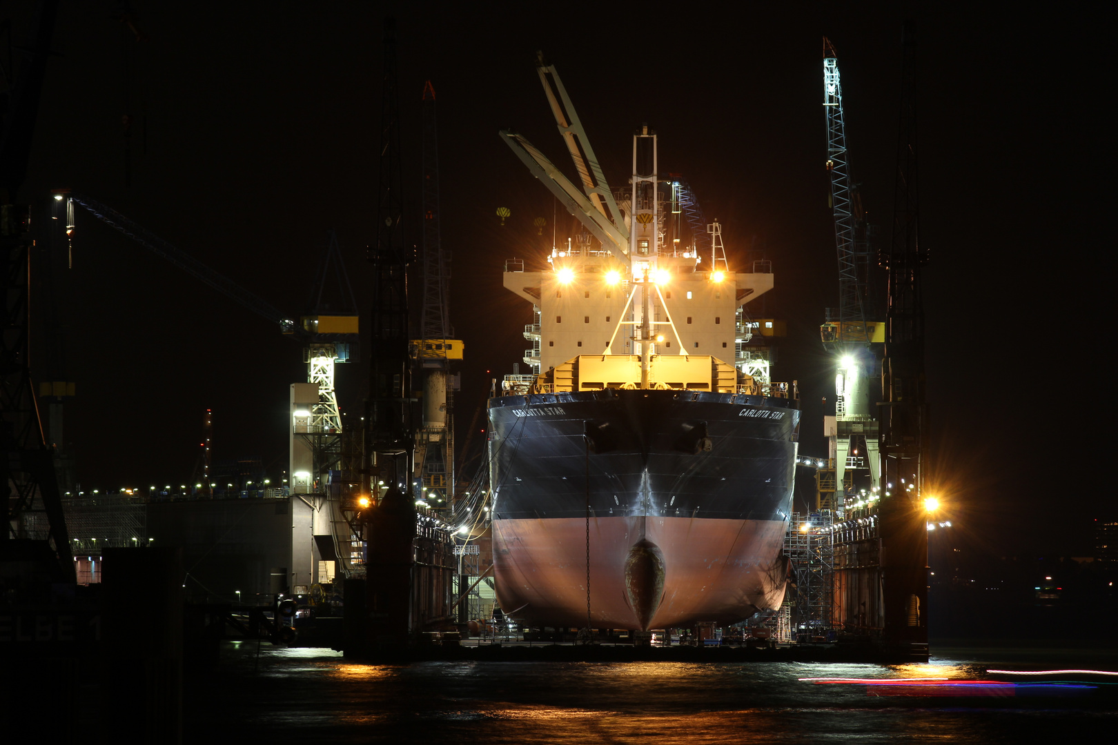 Leuchtschiff im Hamburger Hafen