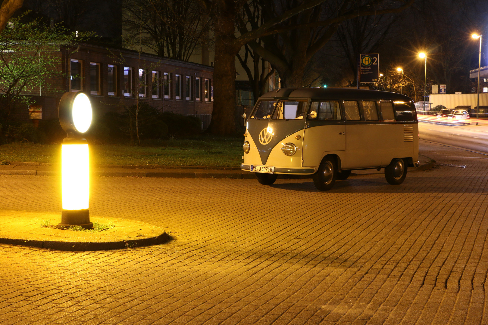 Leuchtschild mit Bus