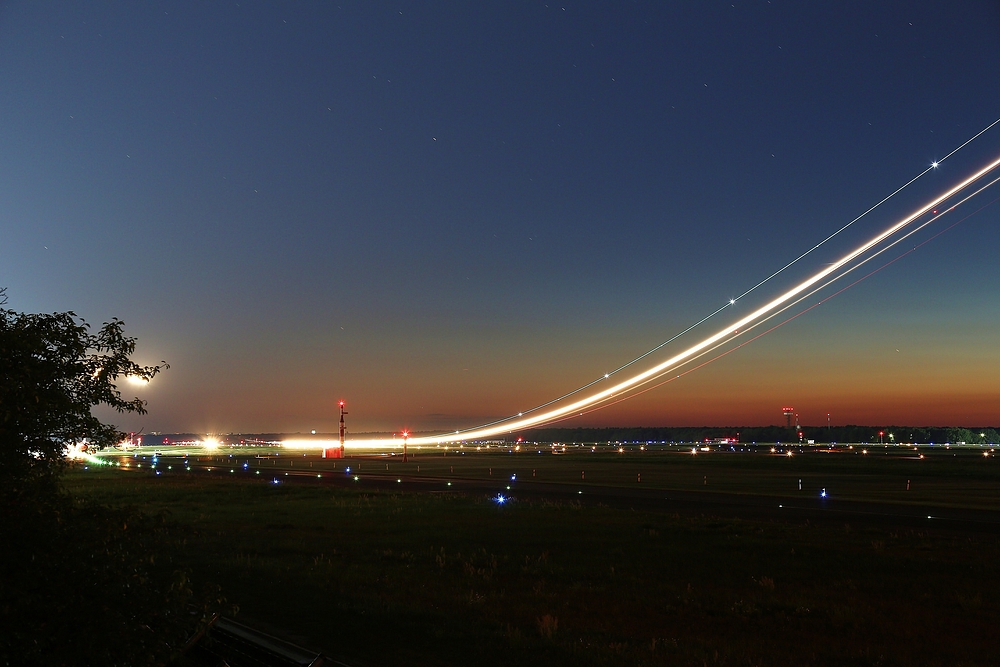 Leuchtspur in die Nacht