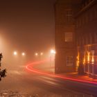 Leuchtstreifen im Nebel