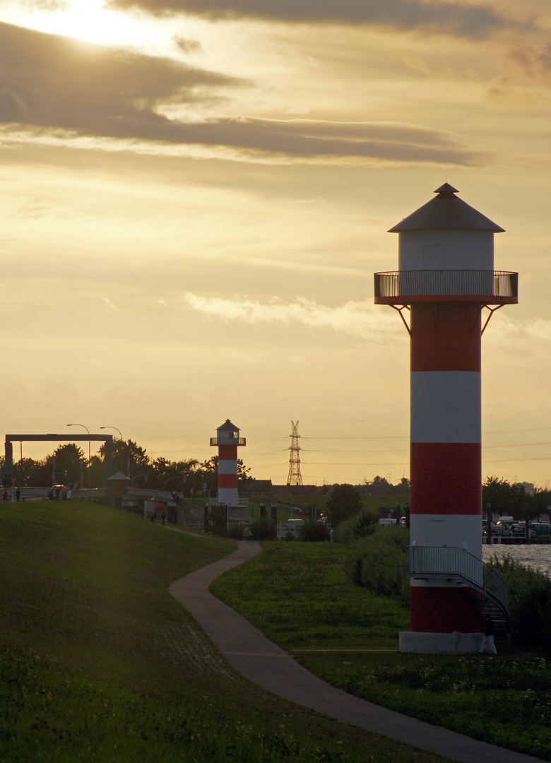 Leuchttürme an der Elbe bei Lühe