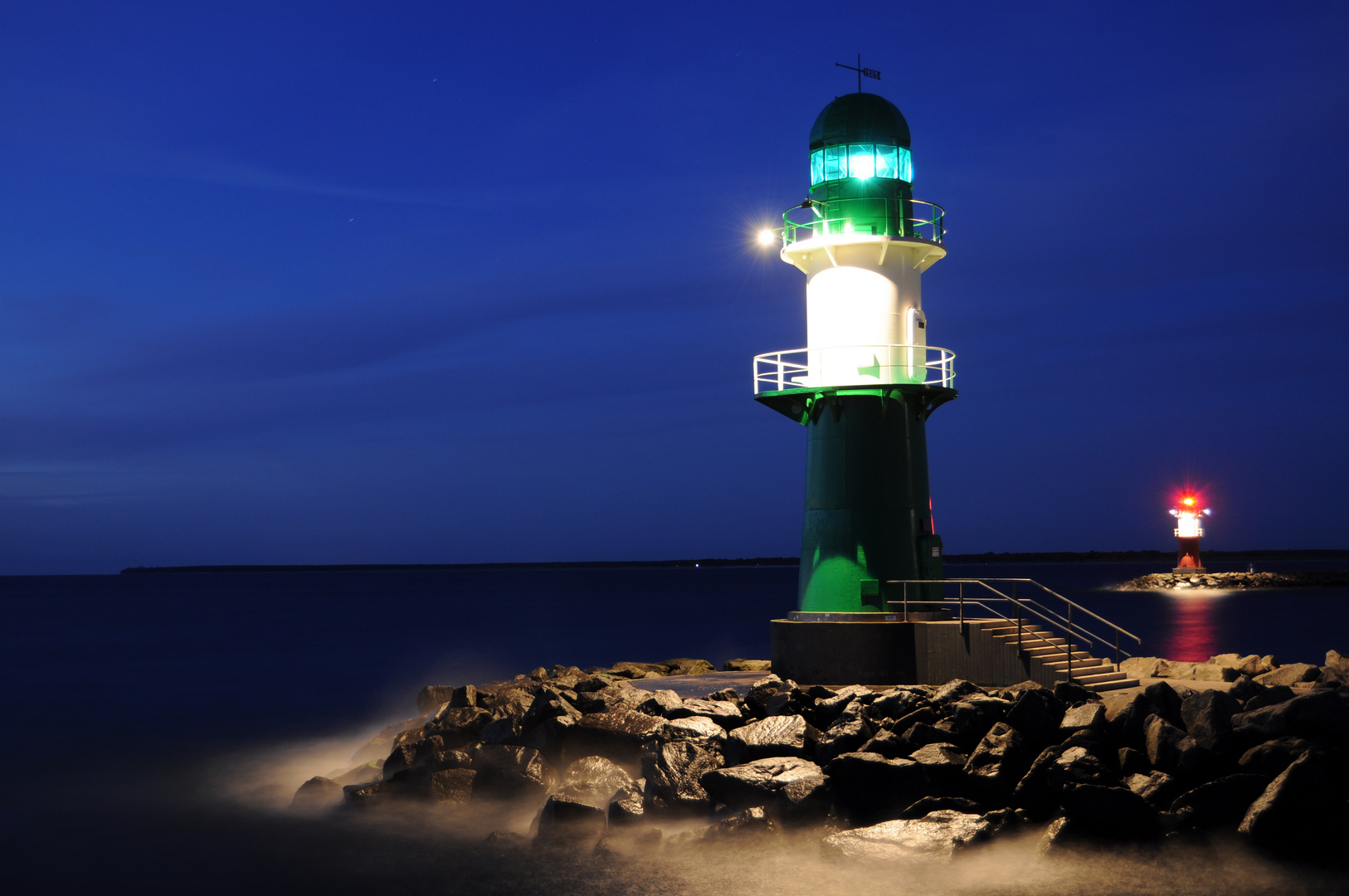 Leuchttürme in Warnemünde Foto & Bild | die elemente, leuchtturm