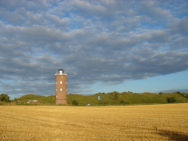 Leuchtturm am Kap Arkona auf Rügen in der Abendsonne