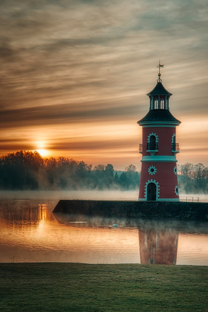 Leuchtturm am Morgen