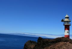 Leuchtturm am Punta de Teno mit Blick auf La Gomera