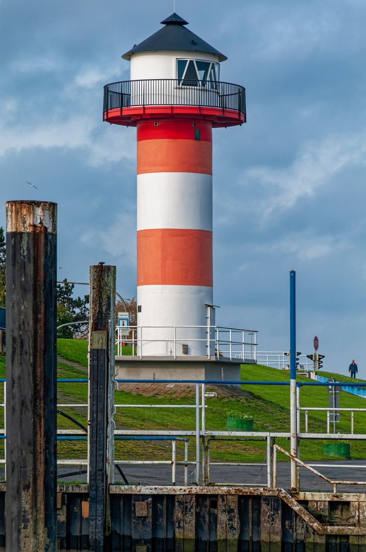 Leuchtturm an der Elbe