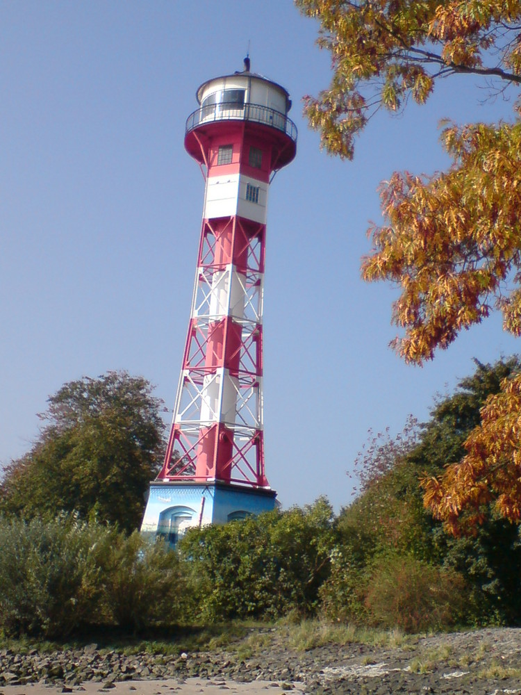 Leuchtturm an der Elbe bei Hamburg