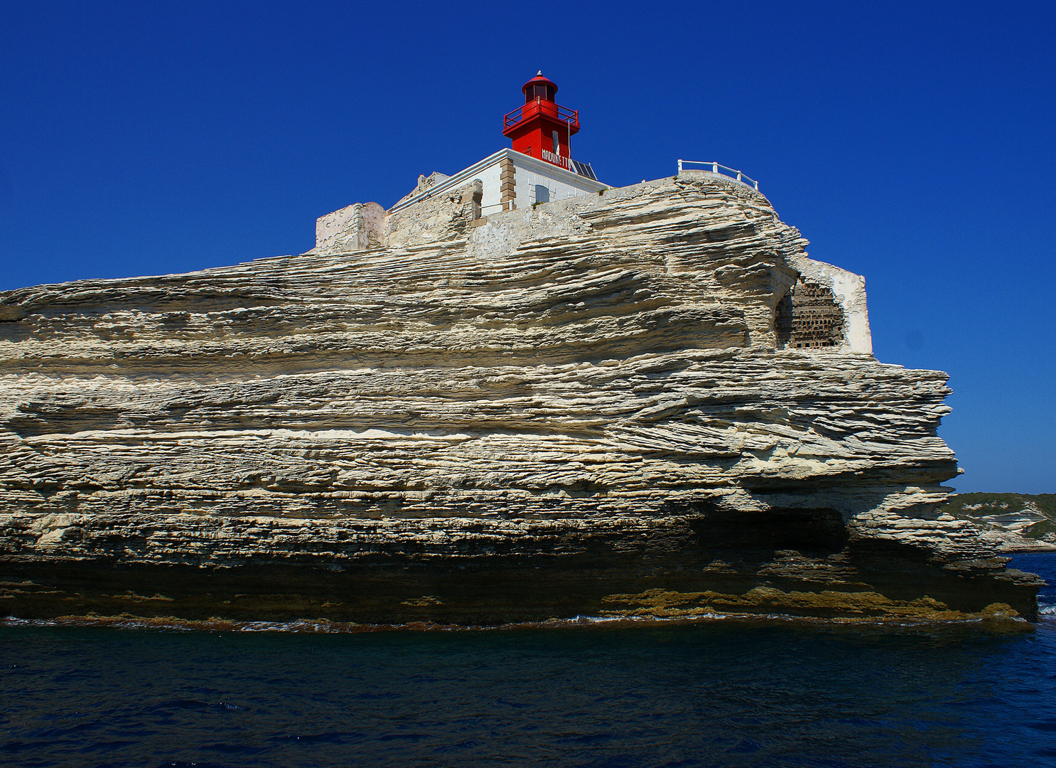 Leuchtturm auf den Kreidefelsen von Bonifacio (Korsika)