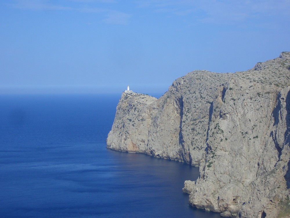 Leuchtturm auf Felsen, Mallorca