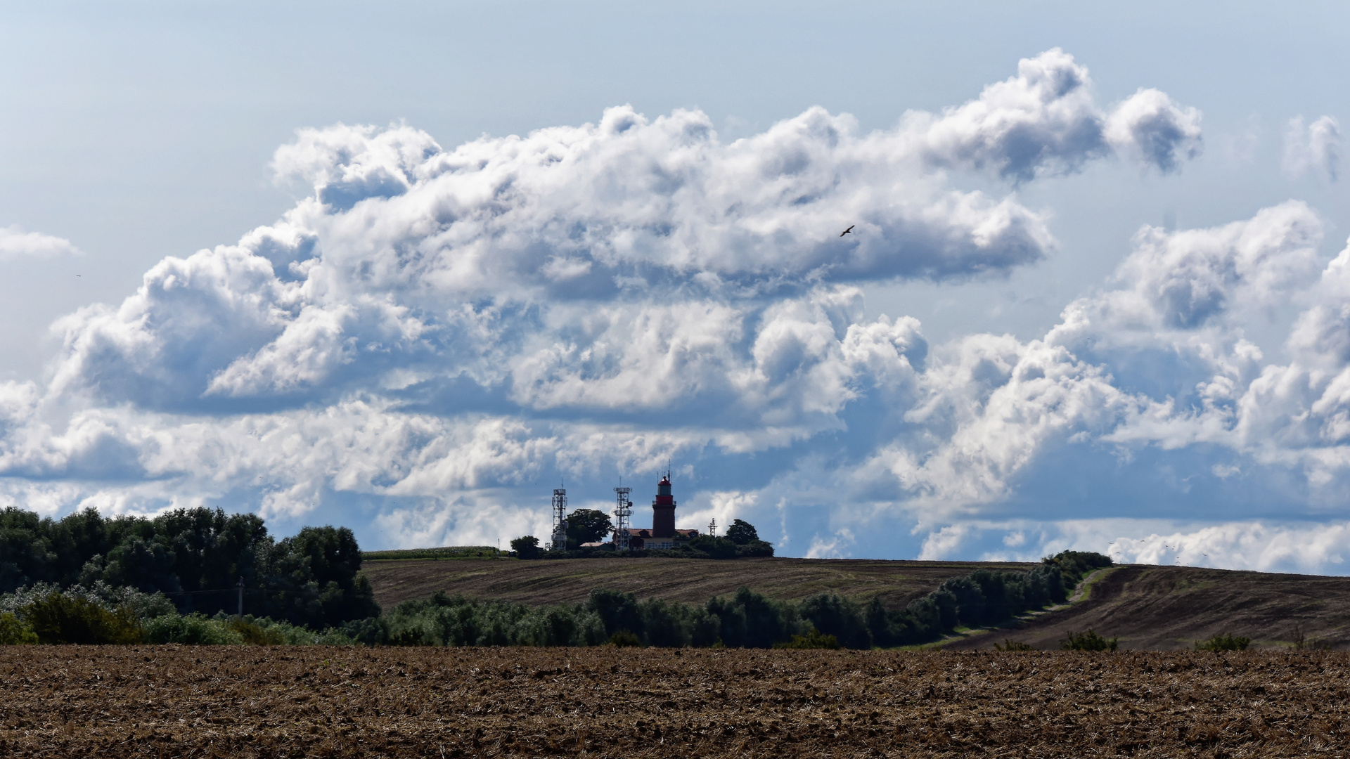 Leuchtturm Bastorf bei Kühlungsborn mit imposanten Wolken