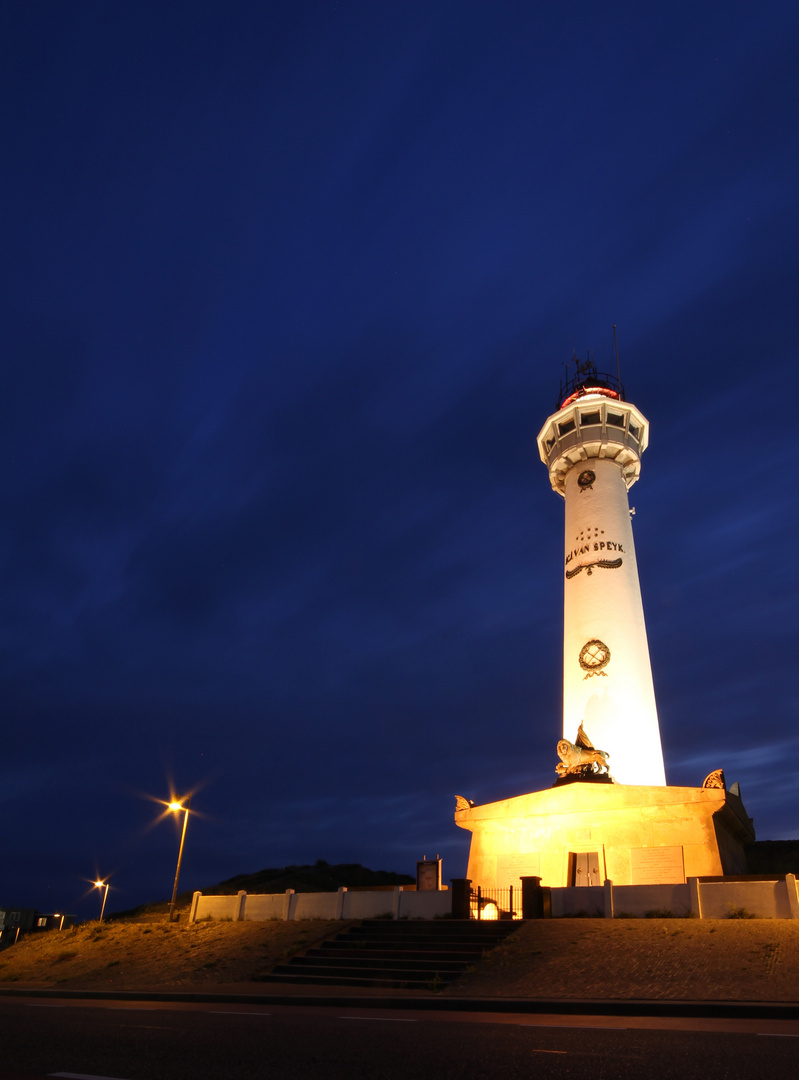 Leuchtturm bei Nacht