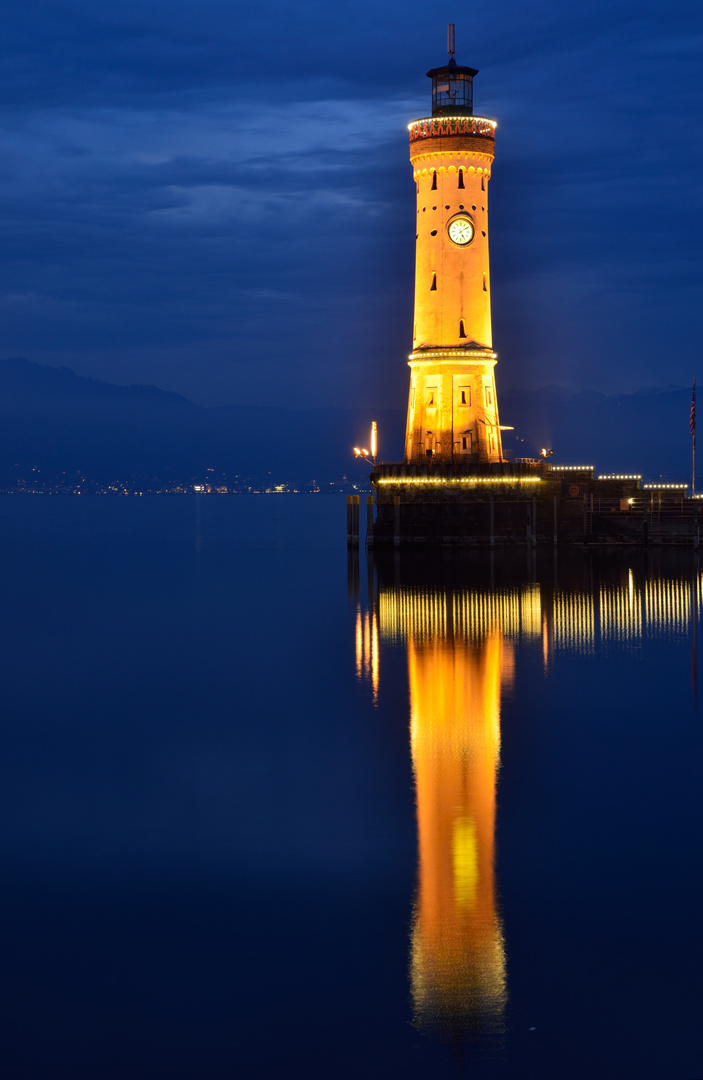 Leuchtturm bei Nacht