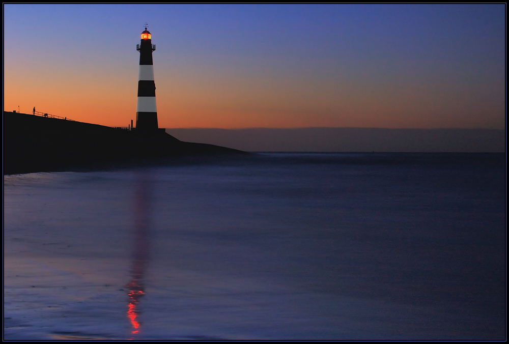 Leuchtturm bei Nacht