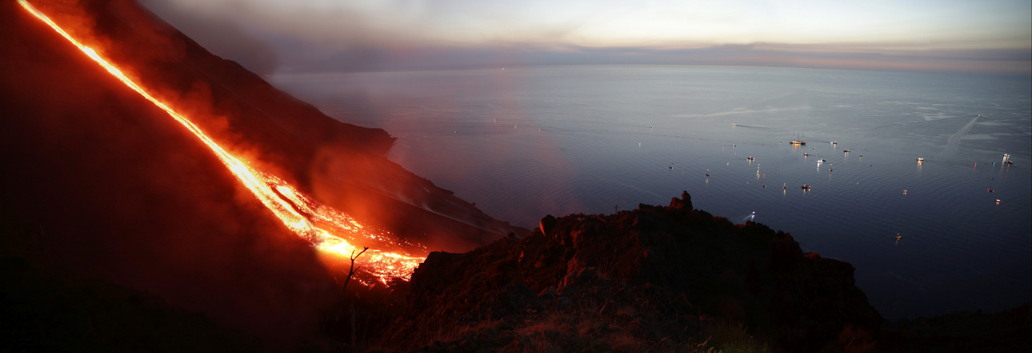 Leuchtturm der Antike, Lavastrom am Stromboli