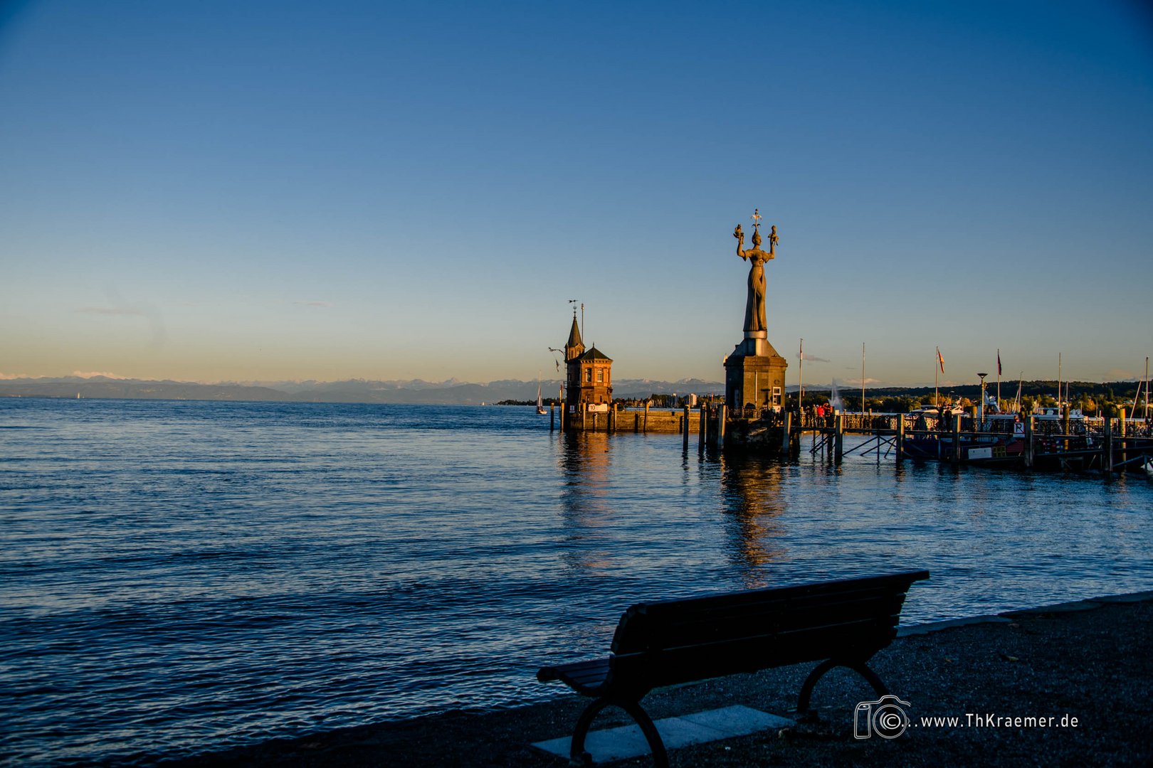 Leuchtturm & die Statue Imperia D85_1038