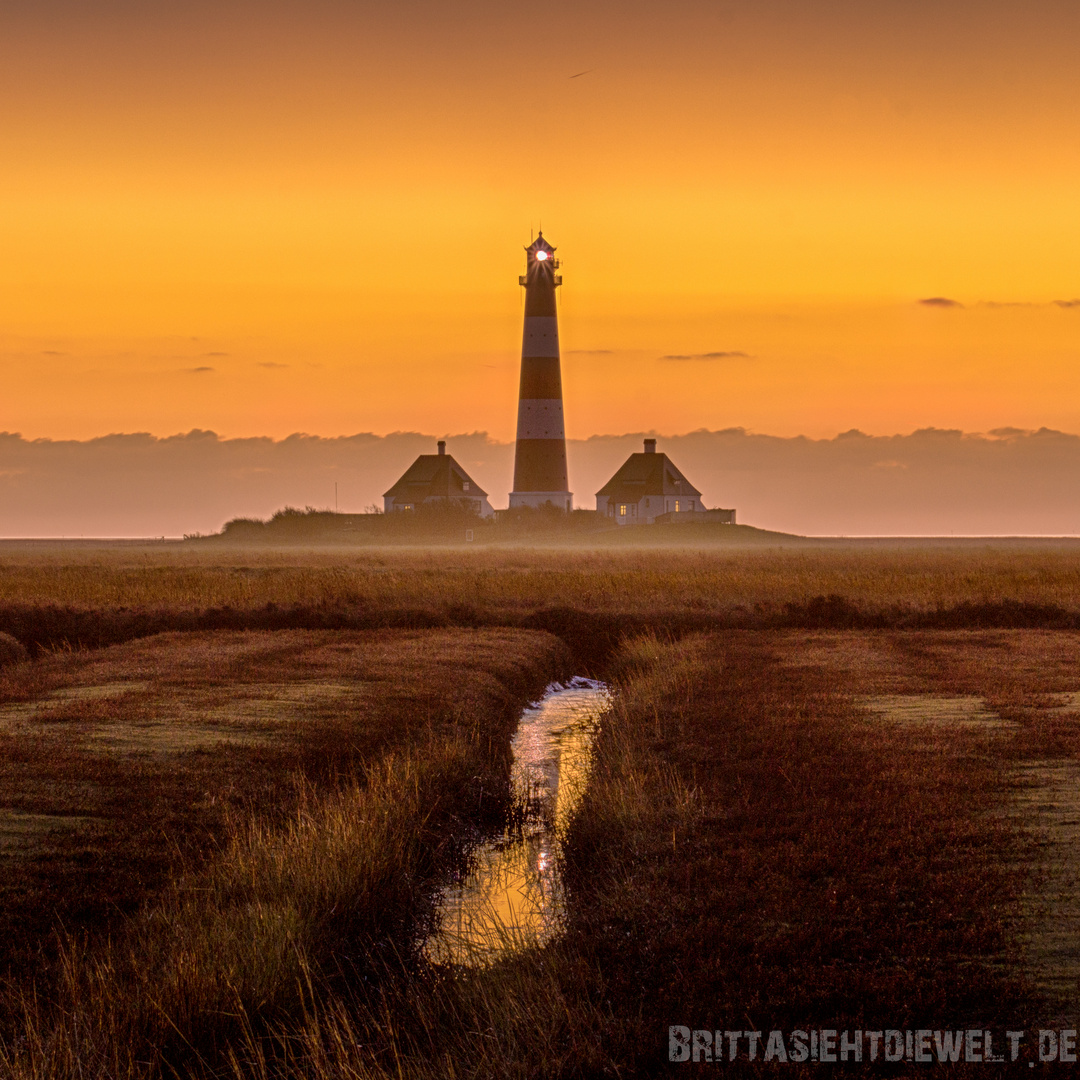 Leuchtturm im Abendlicht