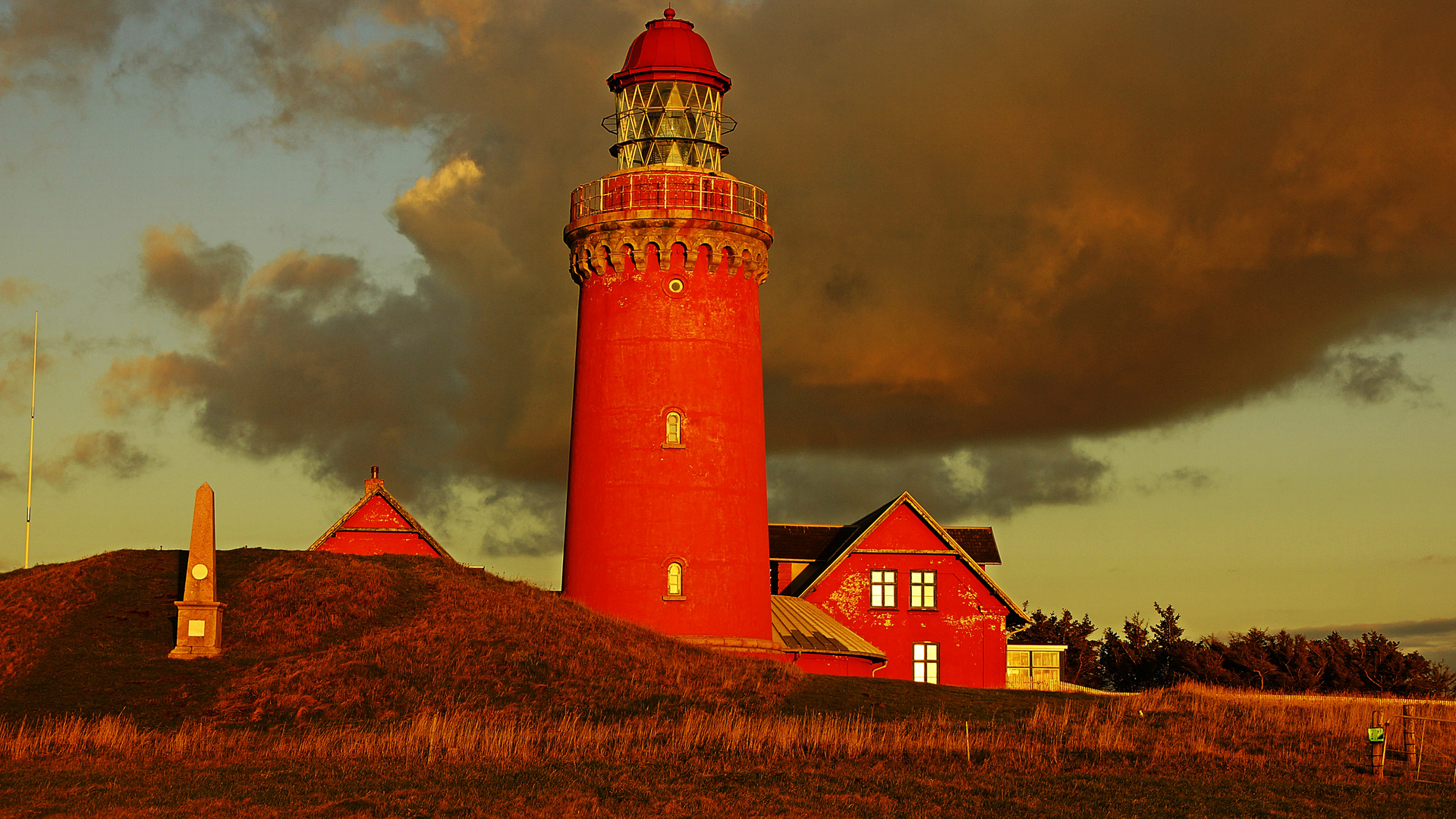 Leuchtturm im Abendlicht