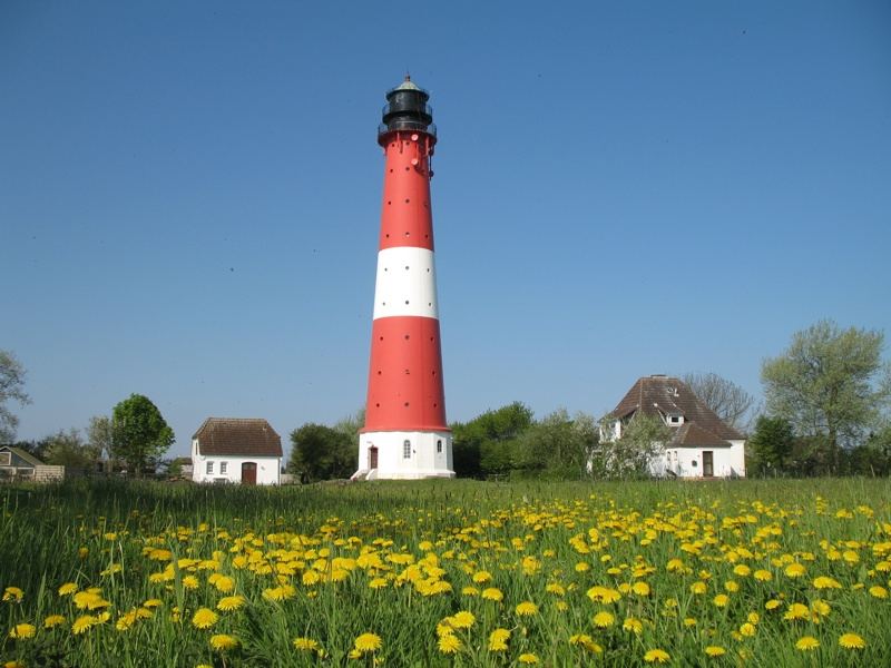 Leuchtturm im Frühling