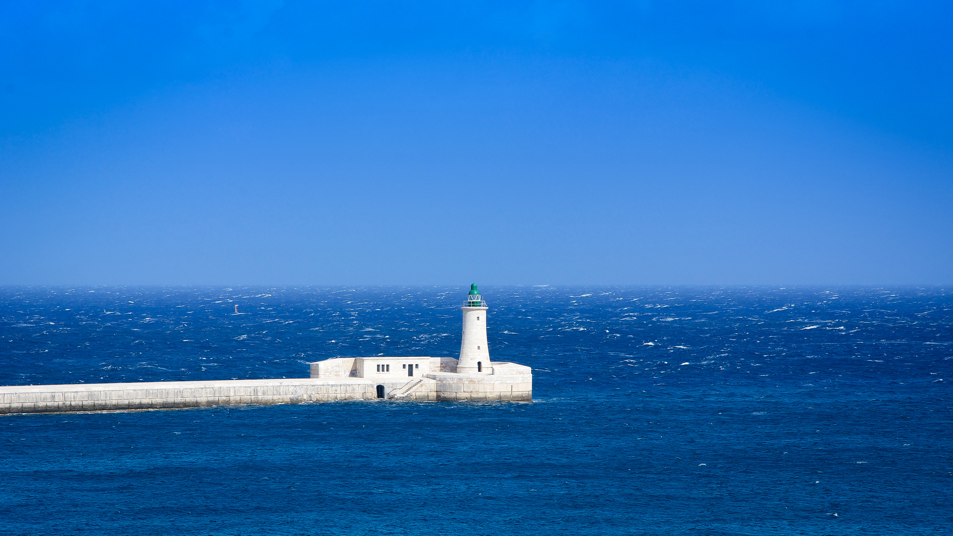 Leuchtturm im Hafen von Valletta