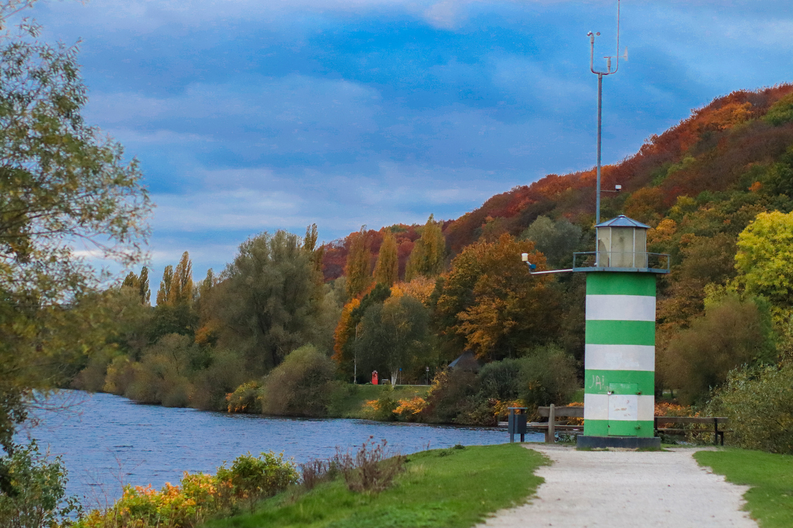 Leuchtturm im Herbst 