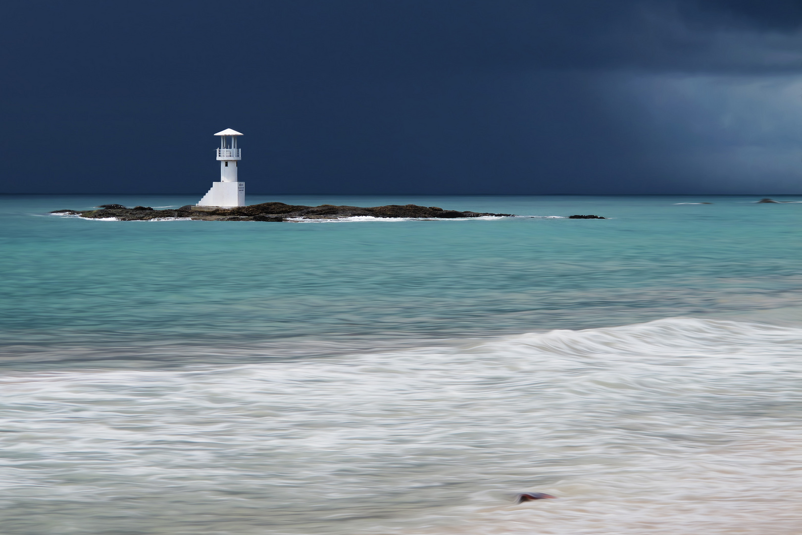 Leuchtturm im Meer