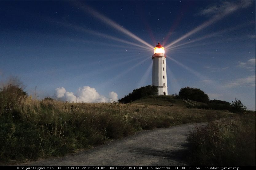 Leuchtturm im Mondlicht