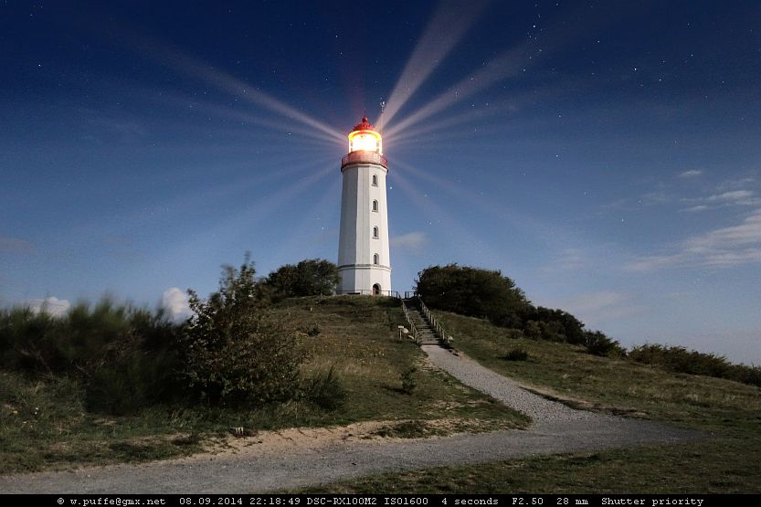 Leuchtturm im Mondschein