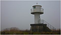 Leuchtturm im Nebel