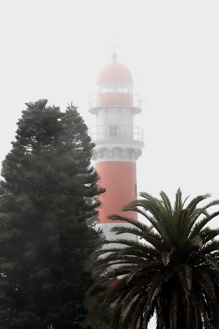 Leuchtturm im Nebel 