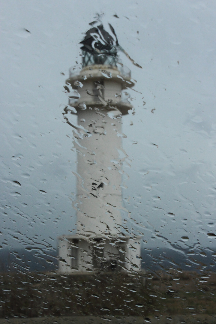 Leuchtturm im Regen