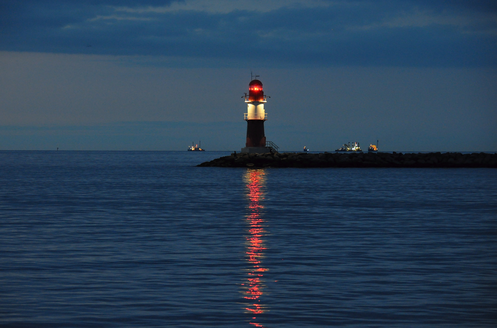 Leuchtturm im Rotlicht