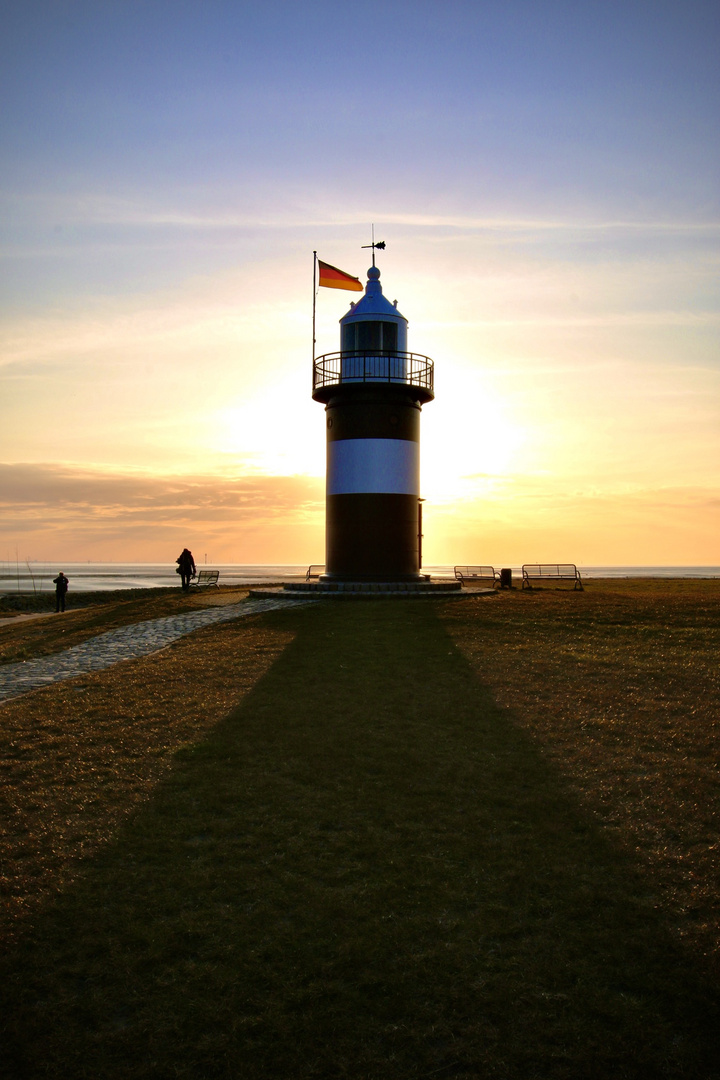 Leuchtturm im Schatten