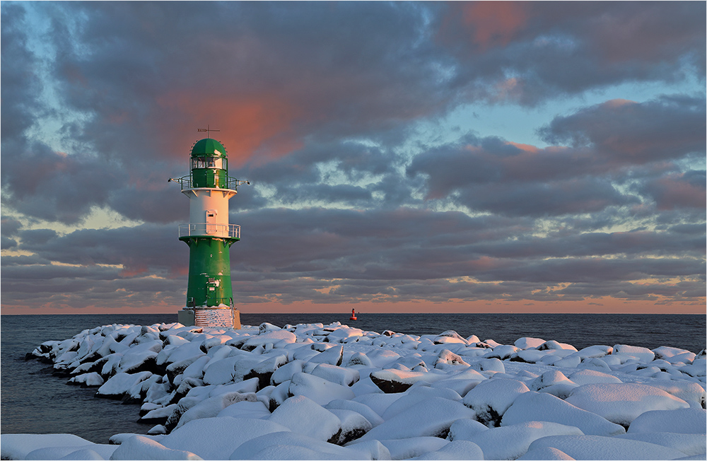 Leuchtturm im Schnee