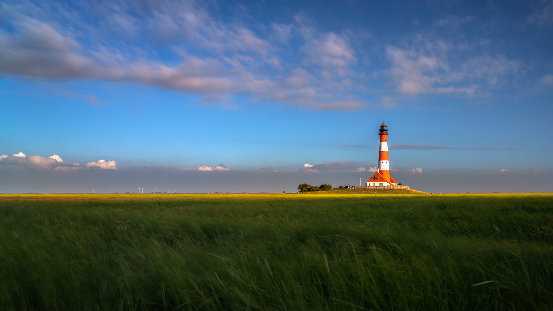 Leuchtturm im Sonnenlicht