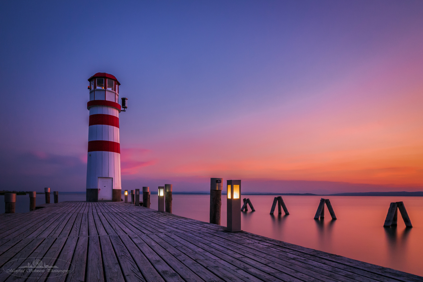 Leuchtturm im Sonnenuntergang