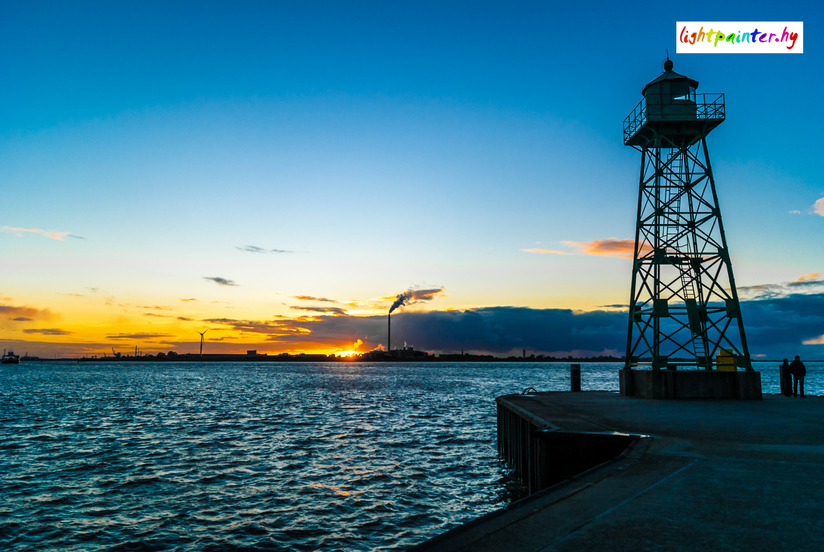 Leuchtturm im Sonnenuntergang