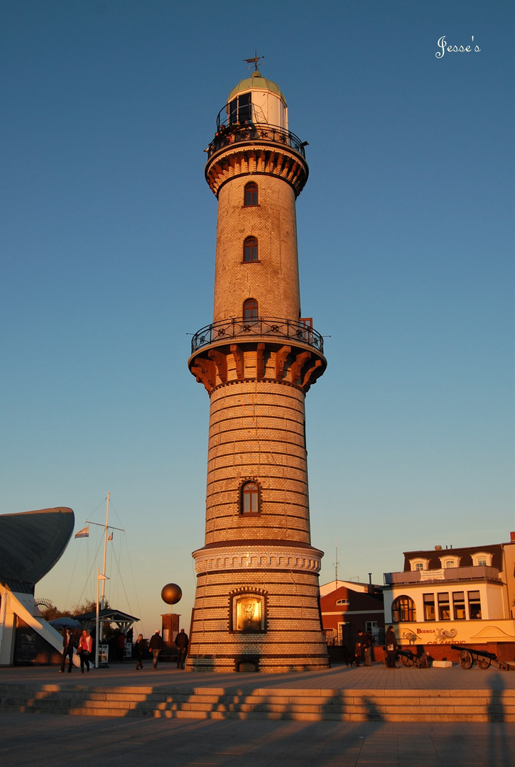 Leuchtturm im Sonnenuntergang 