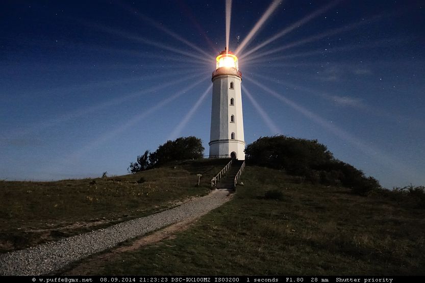 Leuchtturm im Vollmondlicht