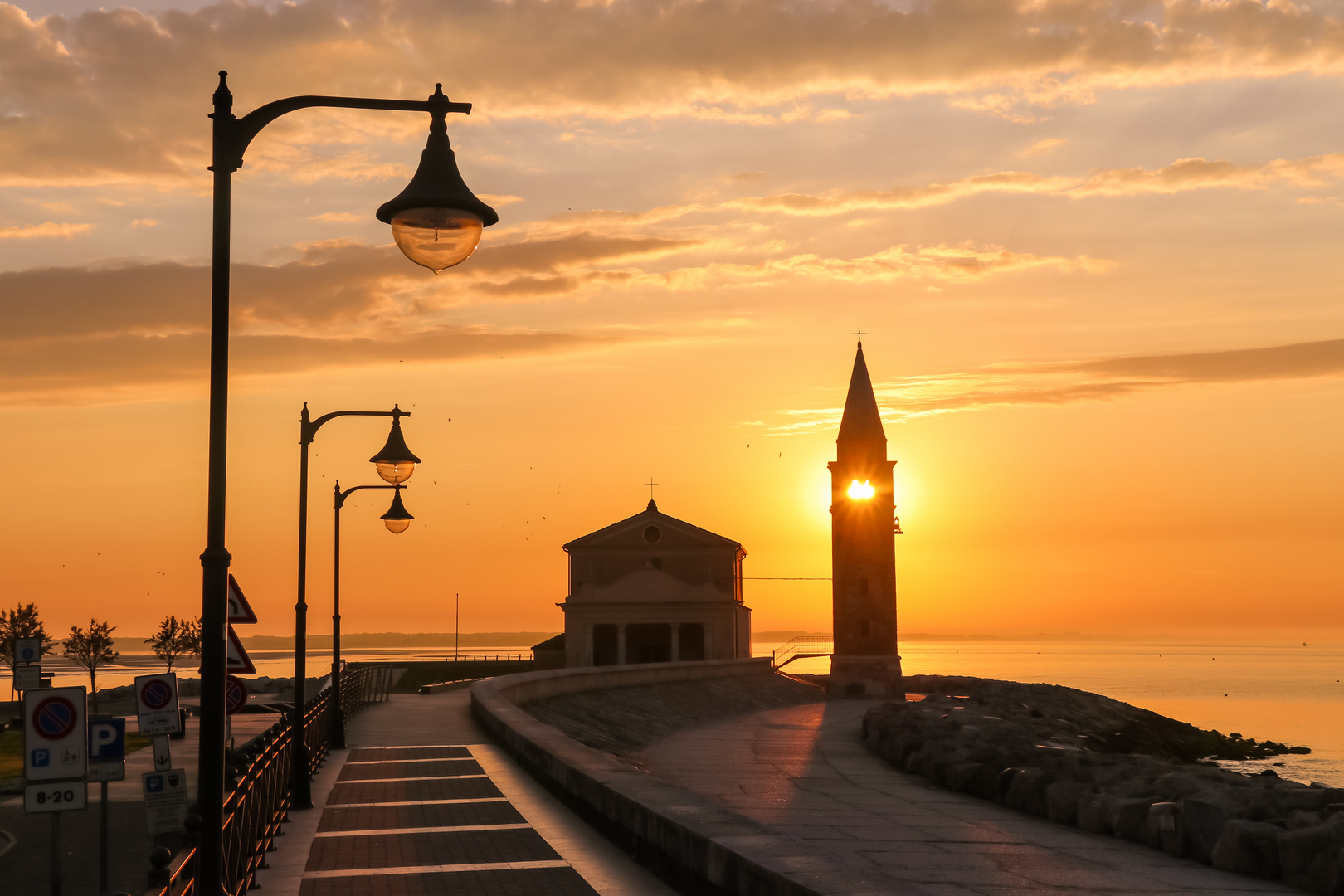 "Leuchtturm" in Caorle am Morgen