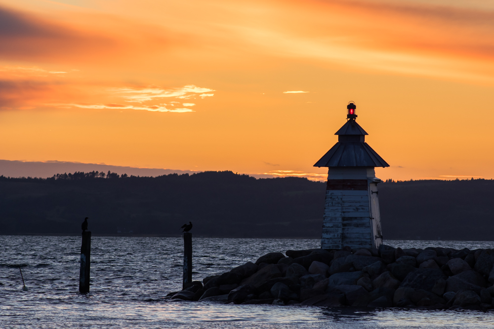 Leuchtturm in der Abenddämmerung