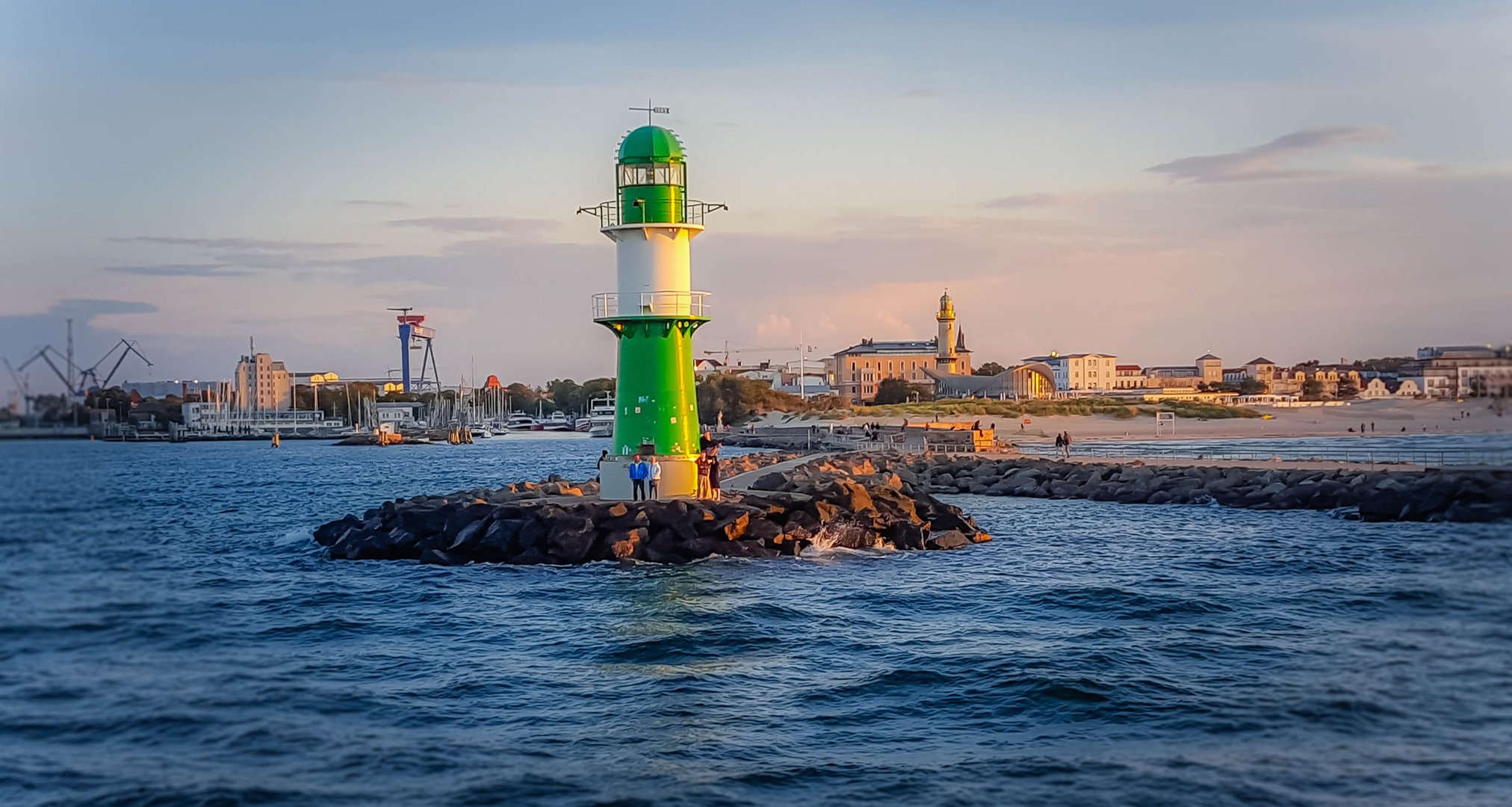 Leuchtturm in der Abensonne